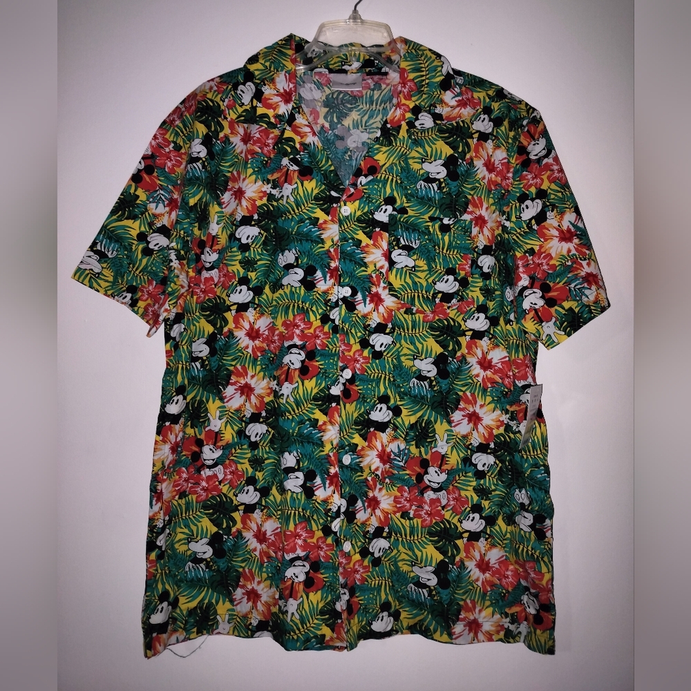 NWT Disney Men's Short Sleeve Button Up Shirt L